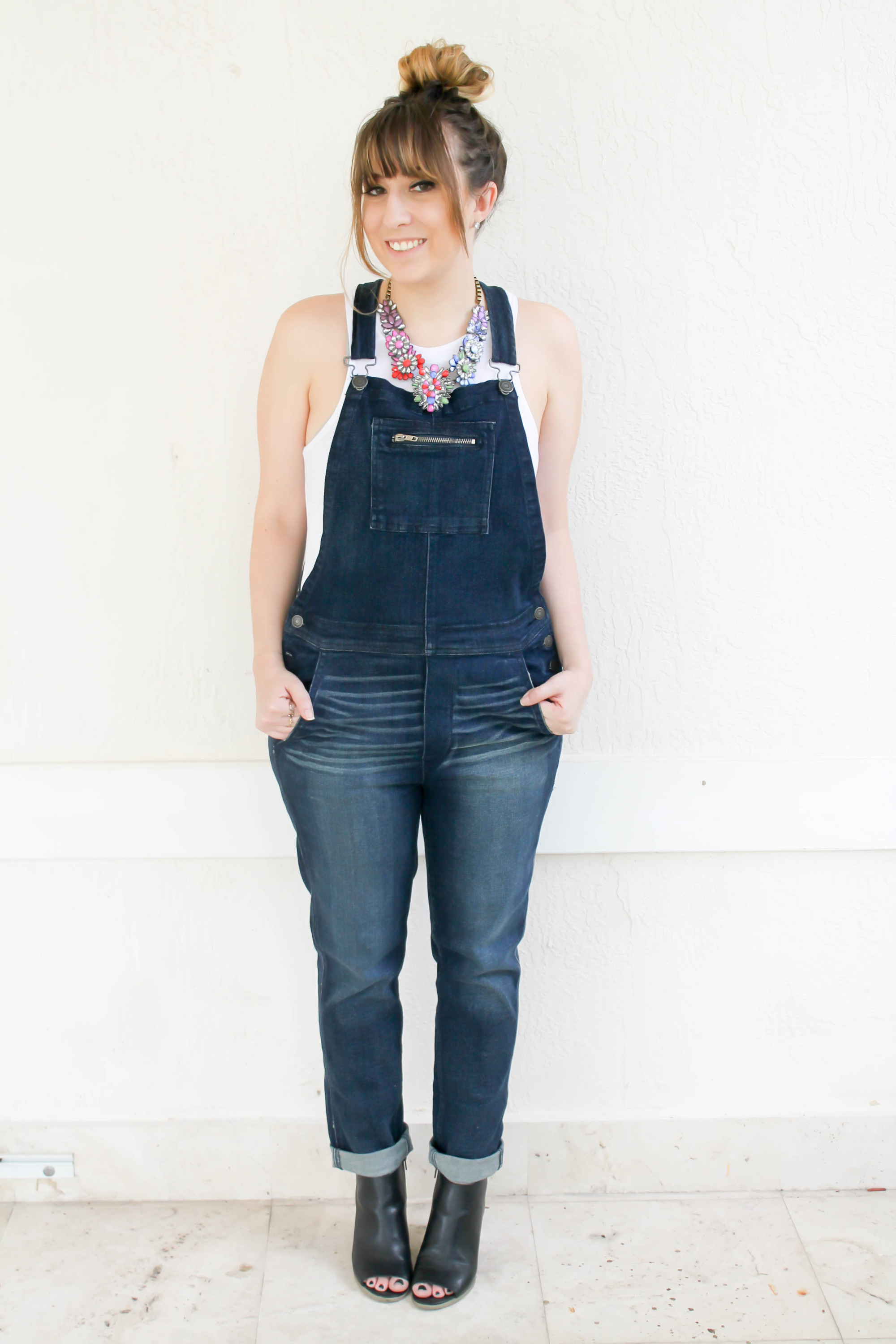 how to style overalls, overalls, blogger overalls, how to wear overalls, american eagle overalls