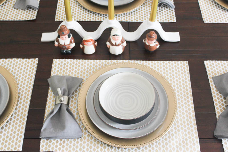 Miami lifestyle blogger Stephanie Pernas of A Sparkle Factor shares a Thanksgiving tablescape perfect for hosting a Friendsgiving celebration