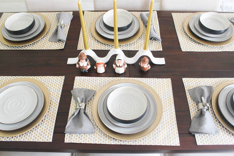 Friendsgiving tablescape ideas from Miami lifestyle blogger Stephanie Pernas of A Sparkle Factor