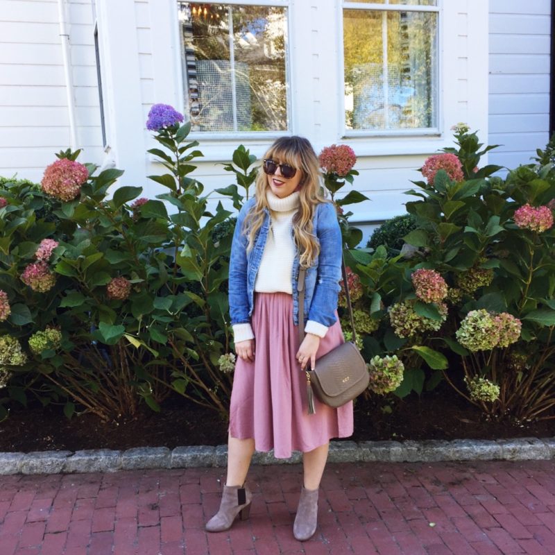 Miami lifestyle blogger Stephanie Pernas in front of the beautiful hydrangea bushes at 76 Main in Nantucket