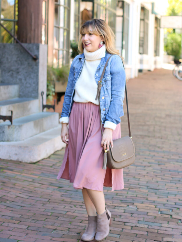 pink-midi-skirt-with-white-turtleneck-sweater-and-jean-jacket-3-of-9