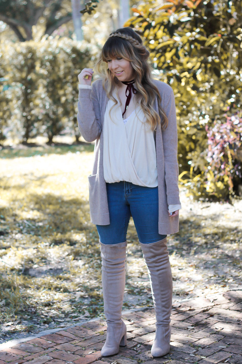 Miami fashion blogger Stephanie Pernas styles an oversized cardigan with a choker and jeans for a casual fall outfit idea 