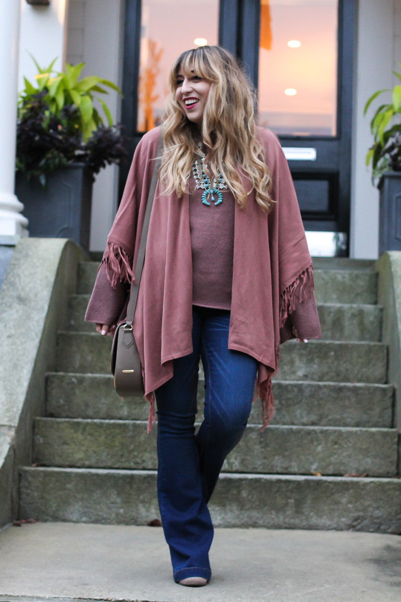 Miami fashion blogger Stephanie Pernas wearing a mauve fringe shawl and bell sleeve sweater with flare jeans 