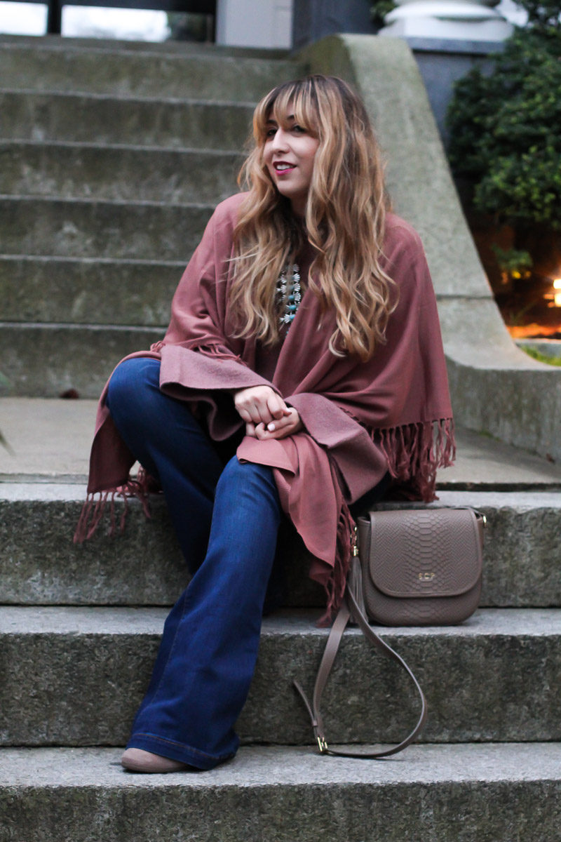 Miami fashion blogger Stephanie Pernas of A Sparkle Factor styles a Forever 21 fringe shawl for a cozy fall outfit 