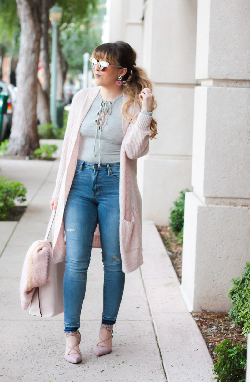  Miami fashion blogger Stephanie Pernas of A Sparkle Factor wearing casual blush and gray outfit 