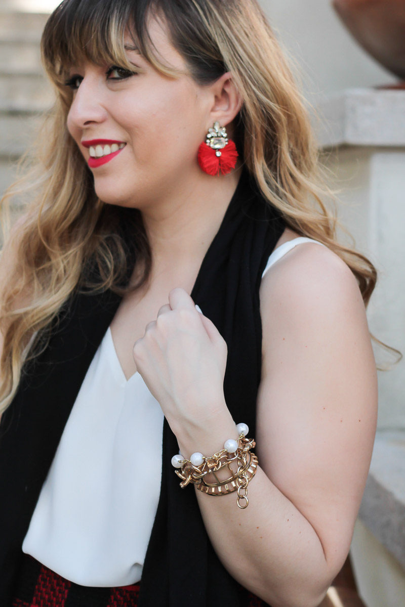  Fashion blogger wearing Baublebar Flamenco Drops earrings with her holiday outfit 