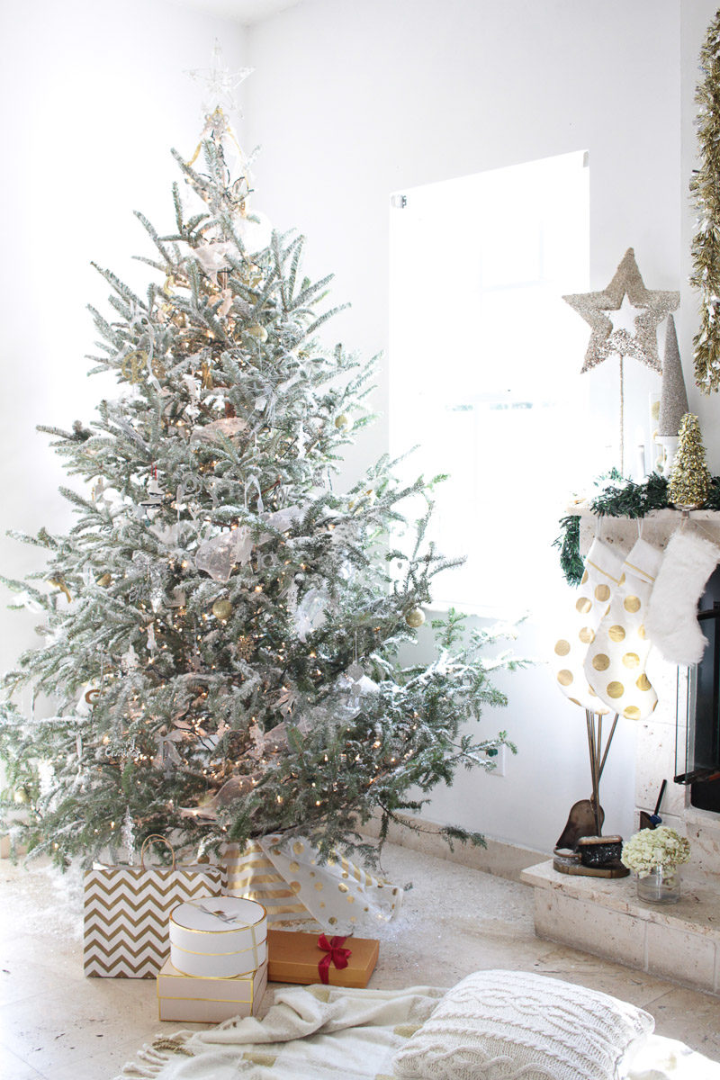 Pretty white and metallic Christmas decorations