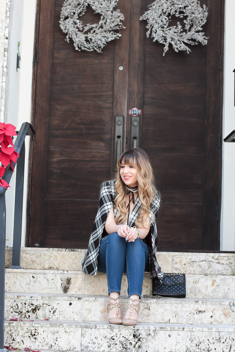 Fashion blogger Stephanie Pernas wearing a plaid blazer and jeans for a casual Christmas outfit idea