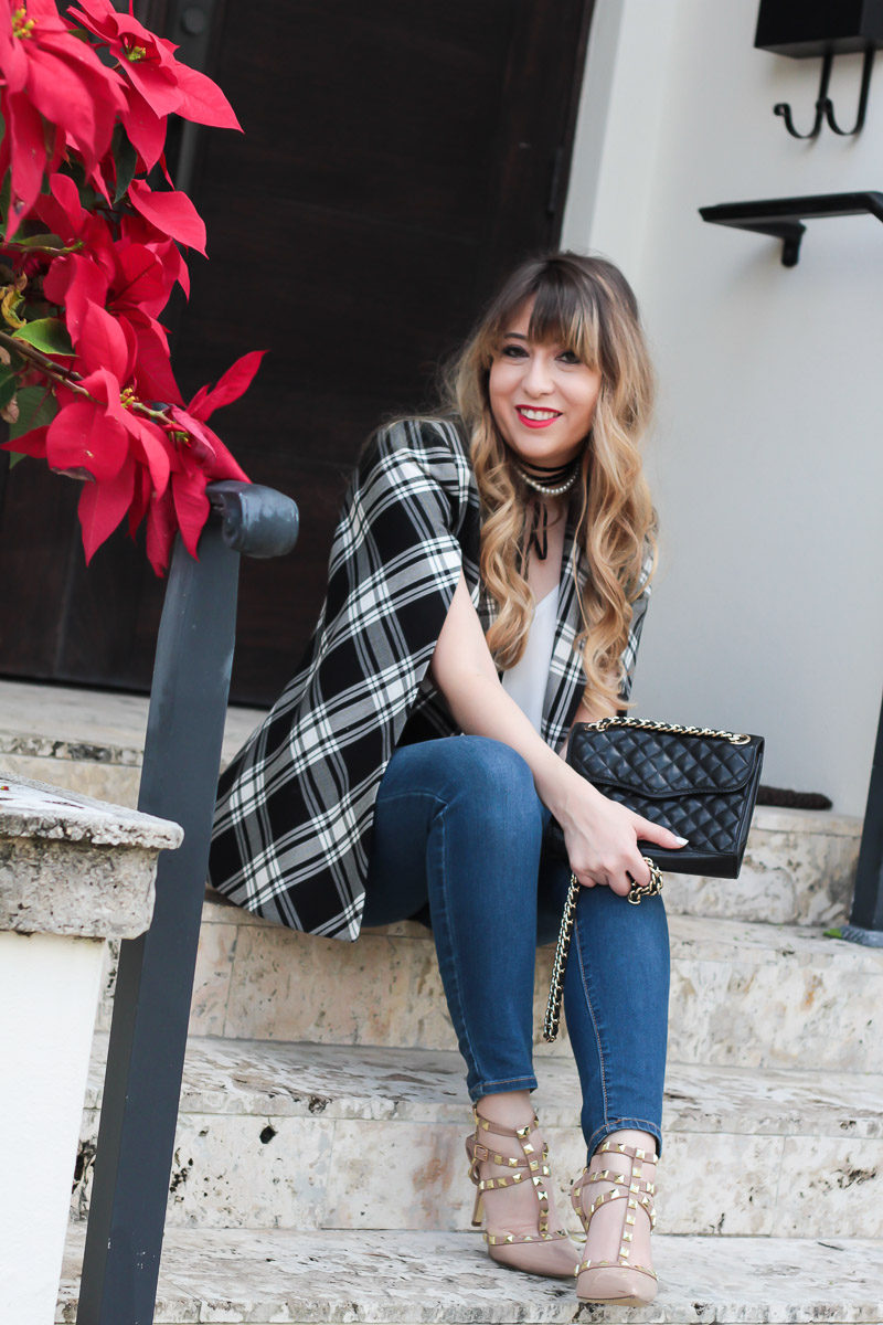 Miami fashion blogger Stephanie Pernas wearing a casual holiday outfit