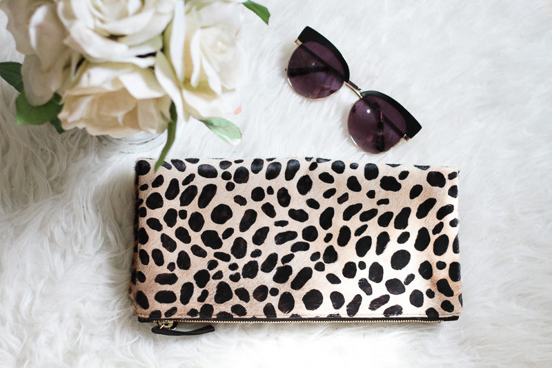 Miami fashion blogger Stephanie Pernas reviews the Clare V leopard foldover clutch and shares her pros and cons on the bag