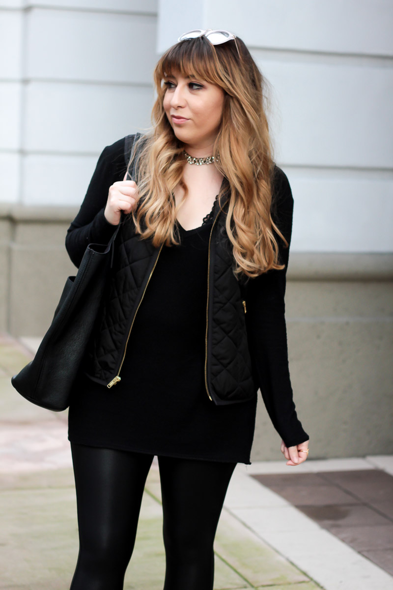 Casual Black Outfit Idea