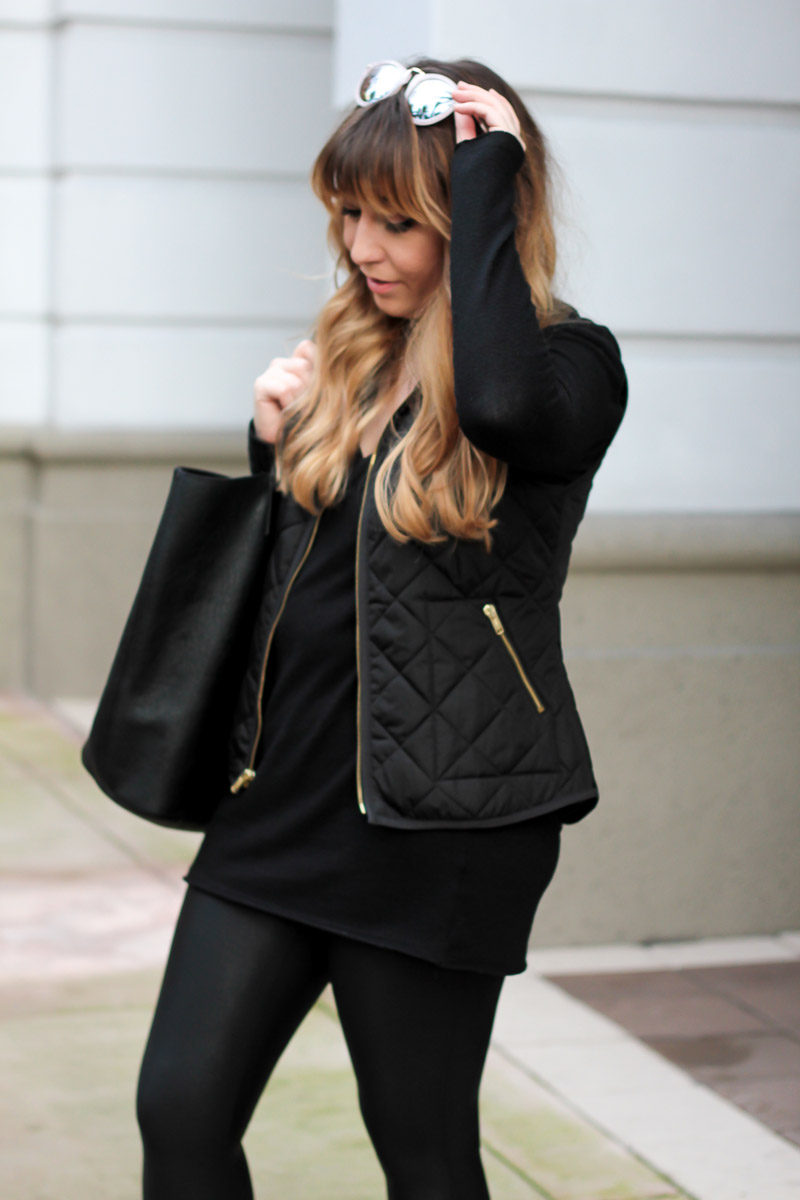 Miami fashion blogger Stephanie Pernas wearing a casual leather legging outfit 