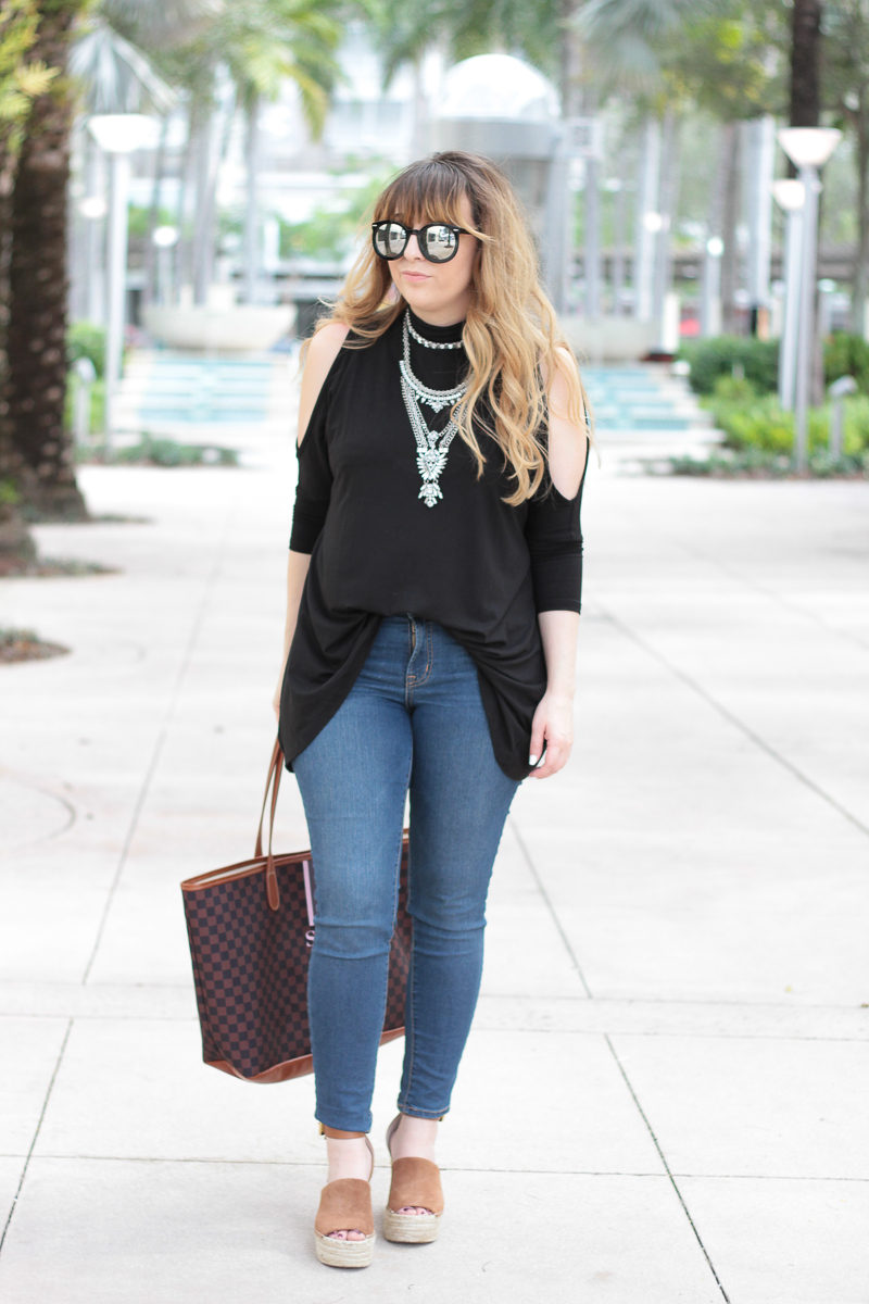 Miami fashion blogger Stephanie Pernas styling Marc Fisher Adalyn wedges for a cute jeans and wedges outfit