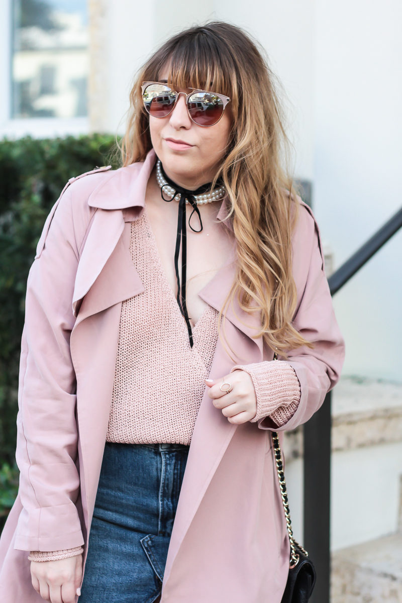 Miami fashion blogger Stephanie Pernas wearing a pearl choker with pink trench coat and surplice sweater