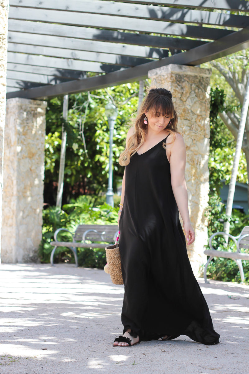 Miami fashion blogger Stephanie Pernas wearing an easy maxidress outfit 