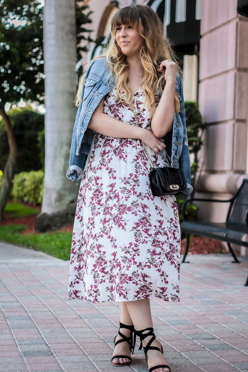 Miami fashion blogger Stephanie Pernas wearing a J.Crew jean jacket and floral midi dress