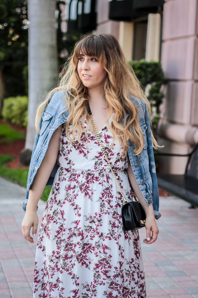 Miami fashion blogger Stephanie Pernas wearing a short sleeve midi dress 