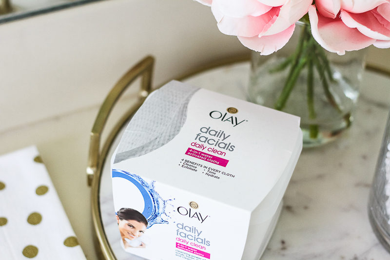 Miami beauty blogger Stephanie Pernas shares a review of Olay Daily Facials Daily Clean 4-in-1 Water Activated Cleansing Cloths