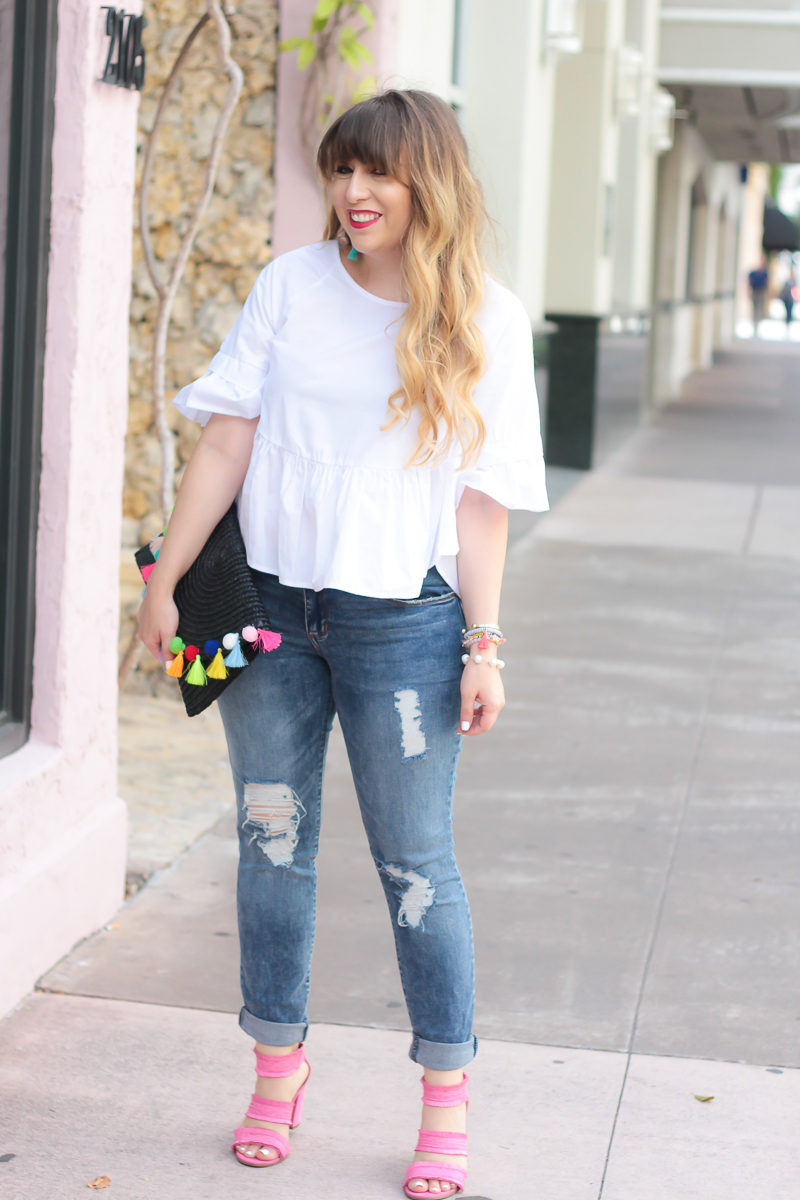 Miami fashion blogger Stephanie Pernas wearing a cute summer jeans outfit idea