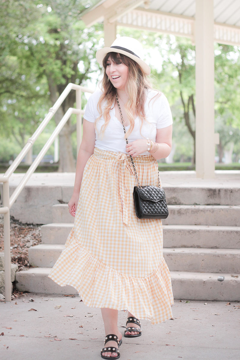 Miami fashion blogger Stephanie Pernas styles a ruffle maxi skirt casual summer outfit idea