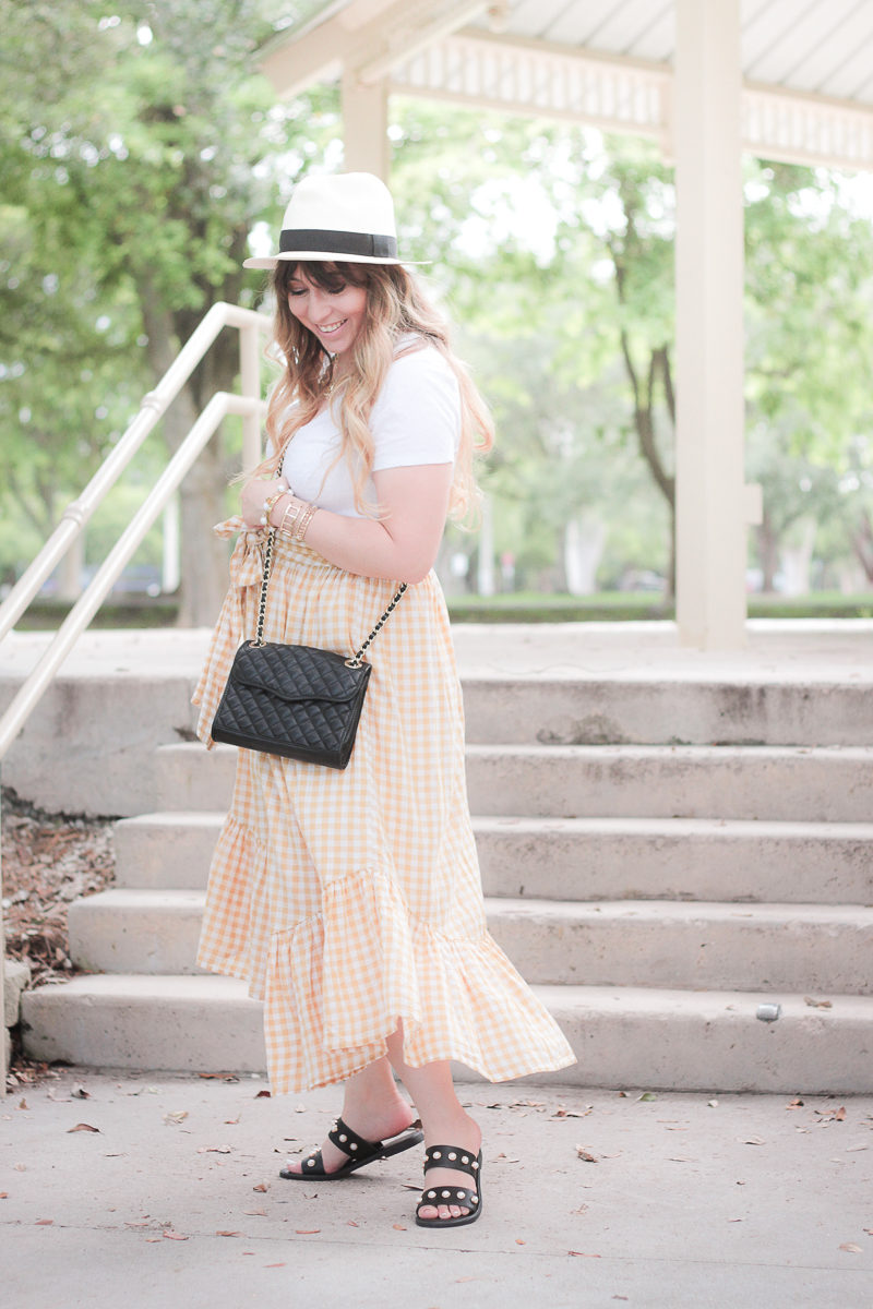 Miami fashion blogger Stephanie Pernas wearing an ASOS ruffled maxi skirt 