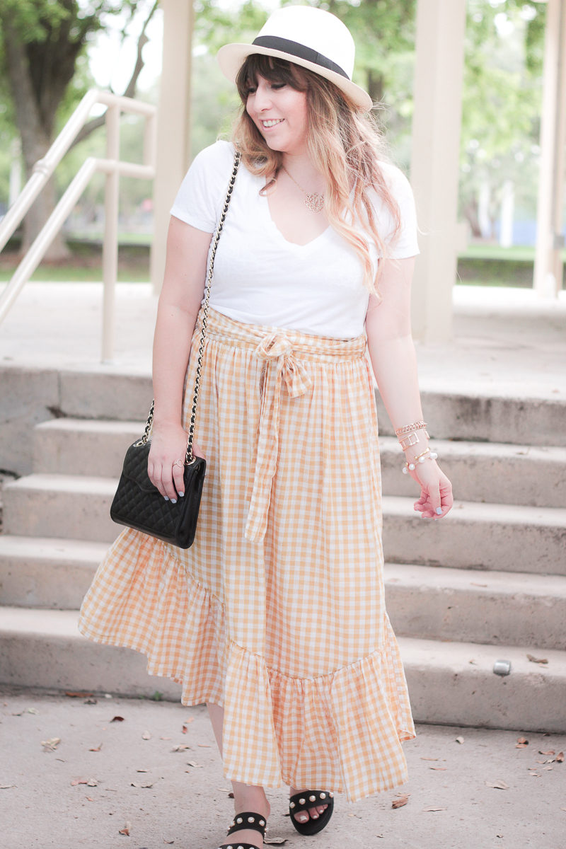 Casual gingham summer outfit idea