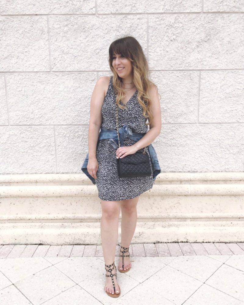 Miami fashion blogger Stephanie Pernas wearing an Old Navy sleeveless shift dress