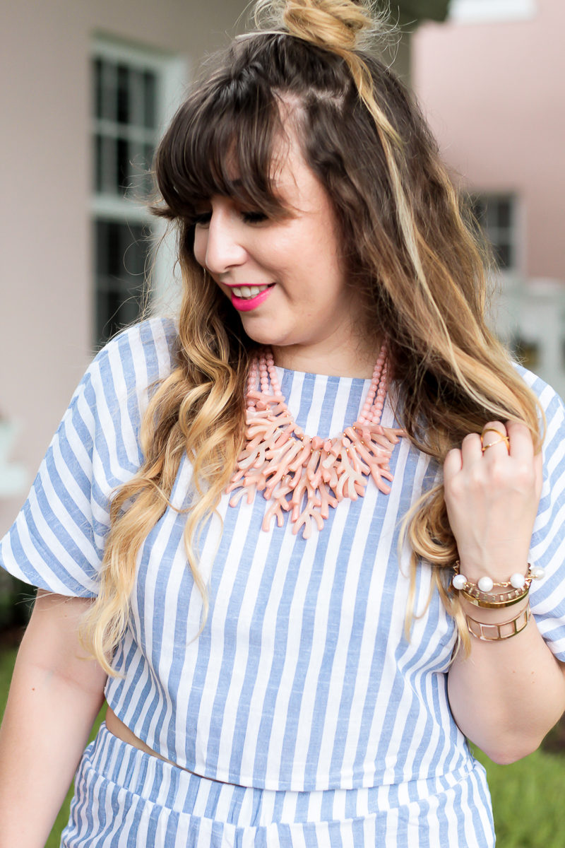 Miami fashion blogger Stephanie Pernas wearing a Baublebar Coral Reef Collar necklace in blush