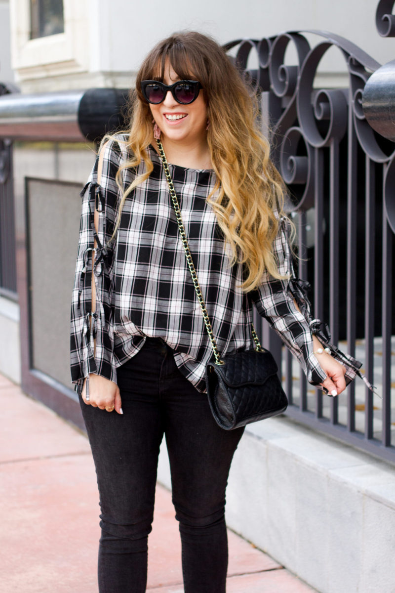 Miami fashion blogger Stephanie Pernas wearing a black plaid top and skinny jeans 