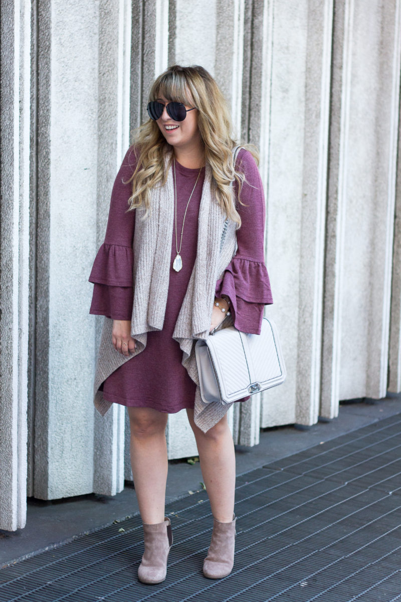 Casual t shirt dress outfit idea for fall