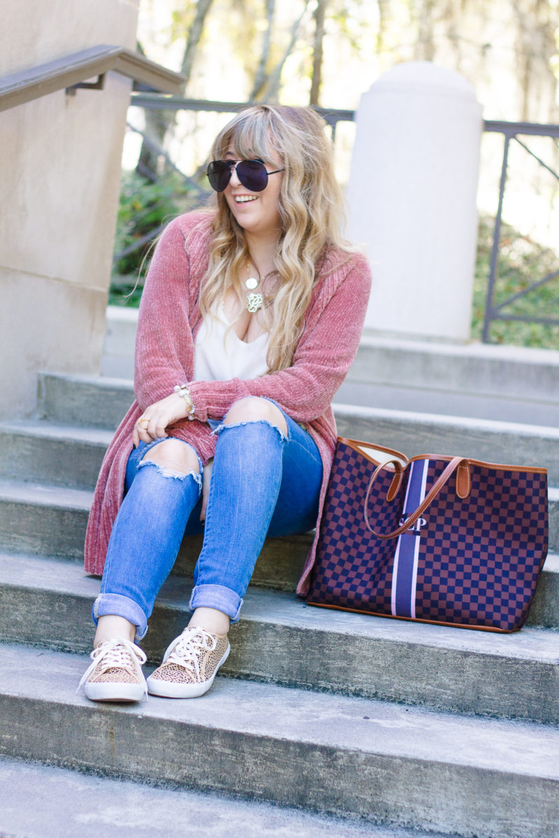 Cozy cardigan outfit idea for fall