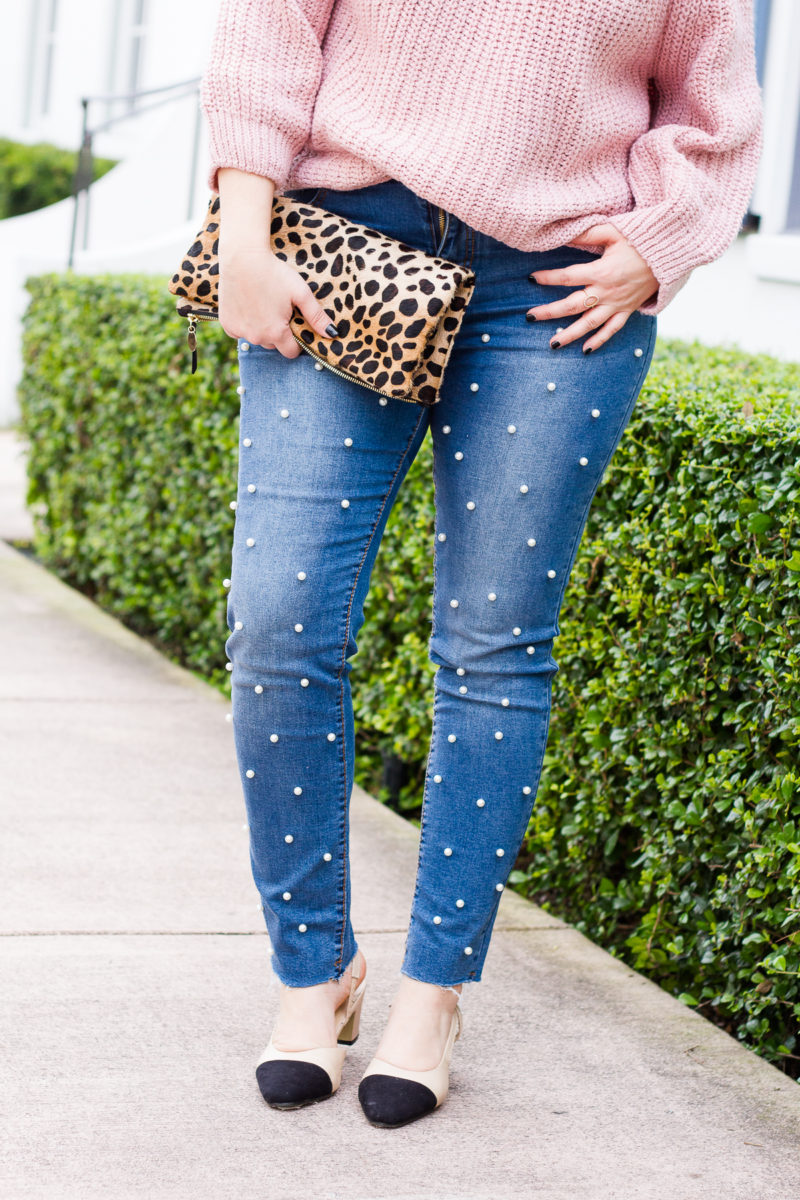 Pink sweater + Pearl jeans outfit idea for spring