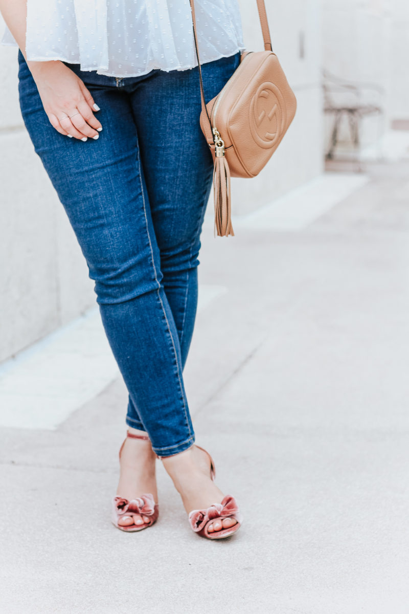 Embroidered babydoll top and jeans outfit idea_-13