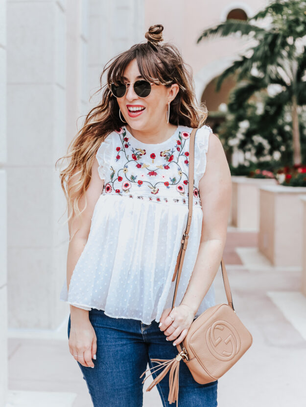 Embroidered babydoll top and jeans outfit idea_