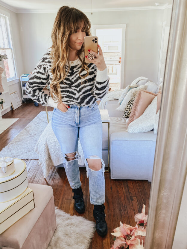 Daily Outfits - soft zebra sweater and mom jeans outfit