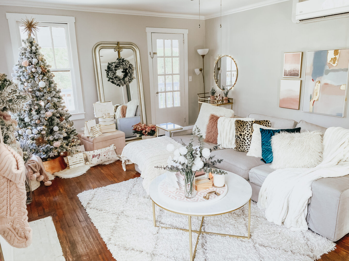 holiday home decor - living room holiday decor