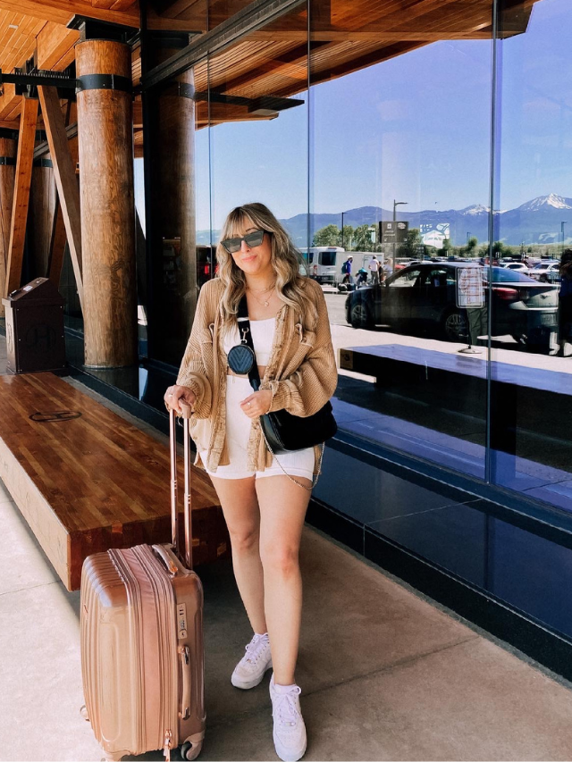 Airport Outfit Ideas: Comfy Travel Outfits