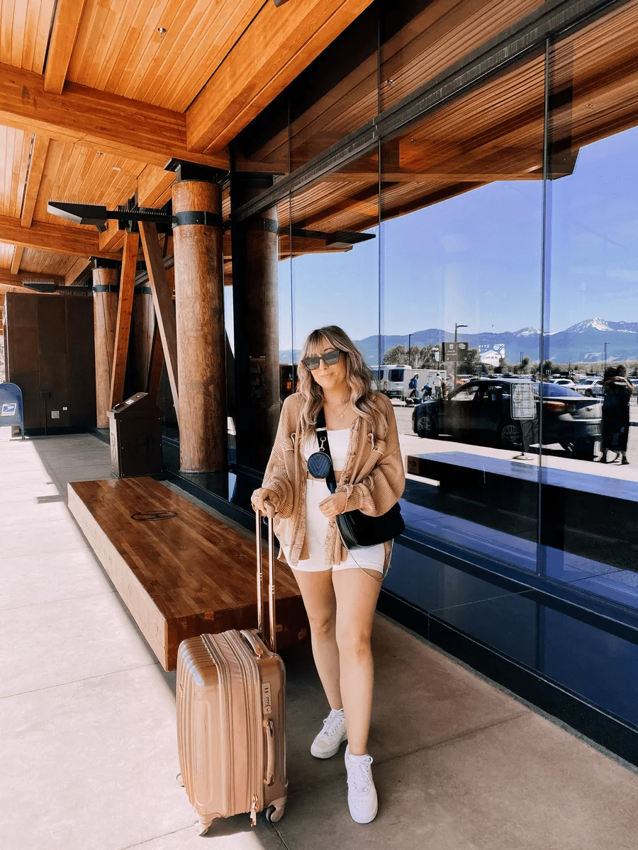 Airport Outfit Ideas: Comfy Travel 