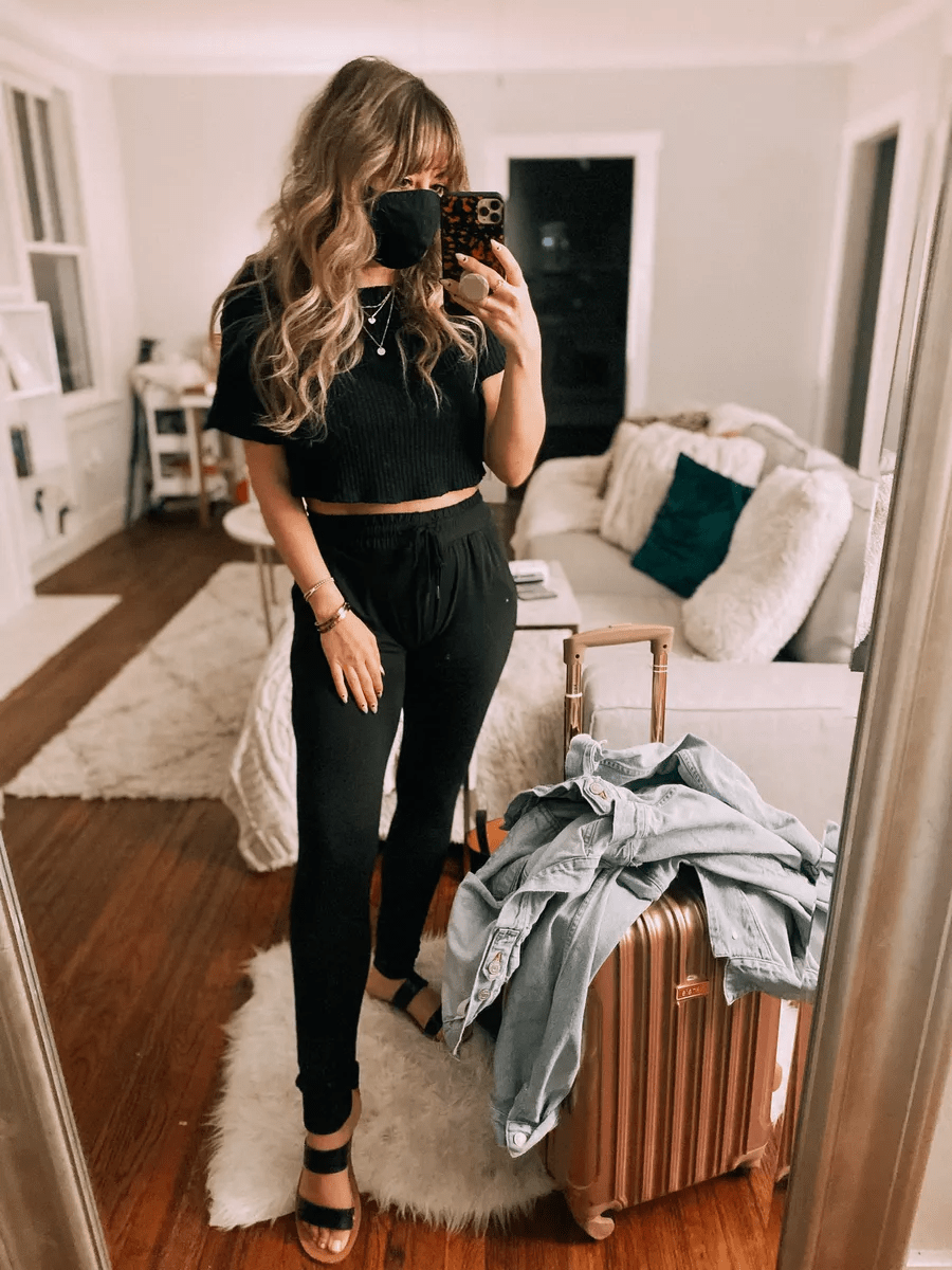 Airport Outfit Ideas: Comfy Travel 