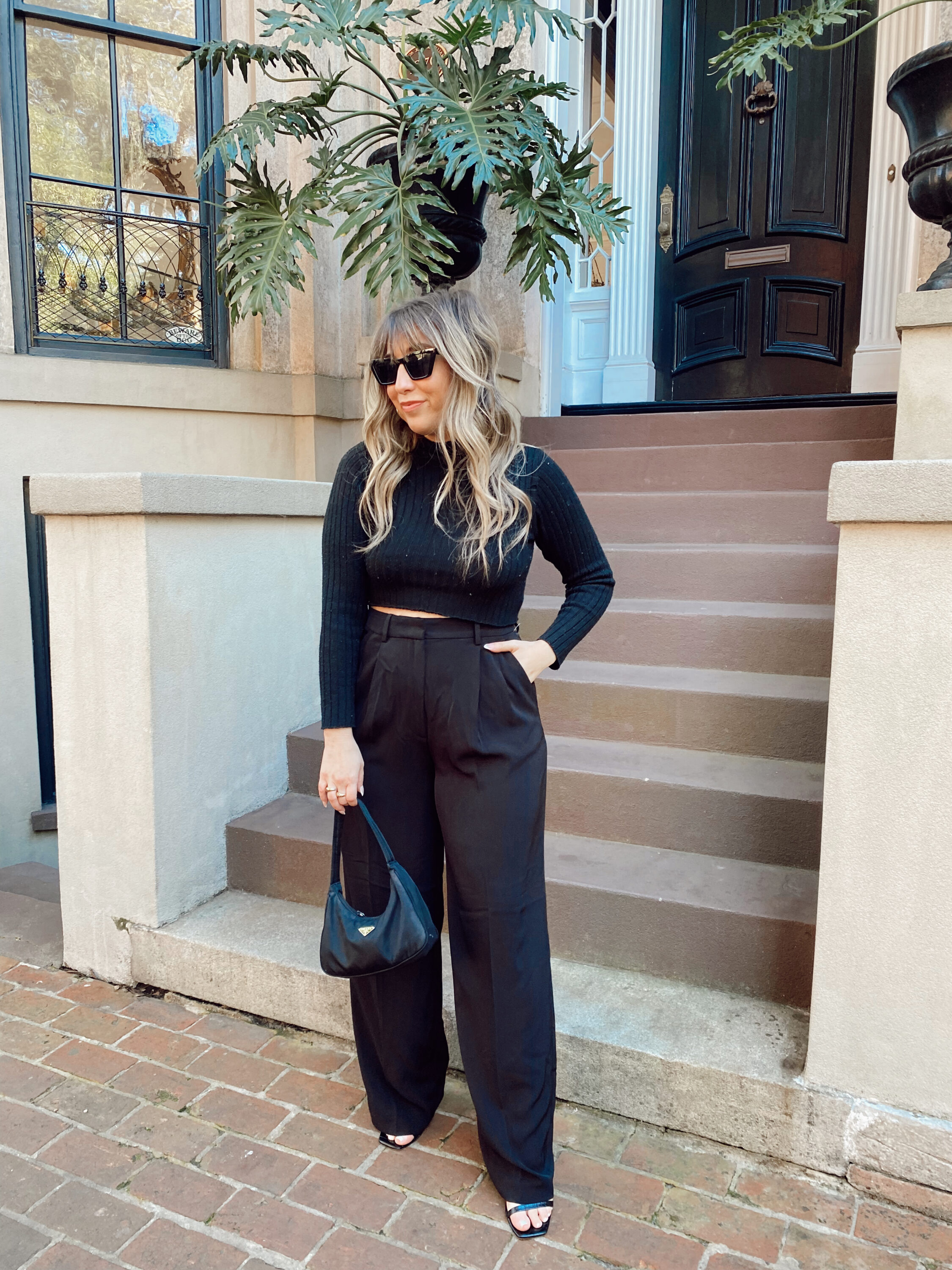 9 Monochromatic Black Outfit Ideas 