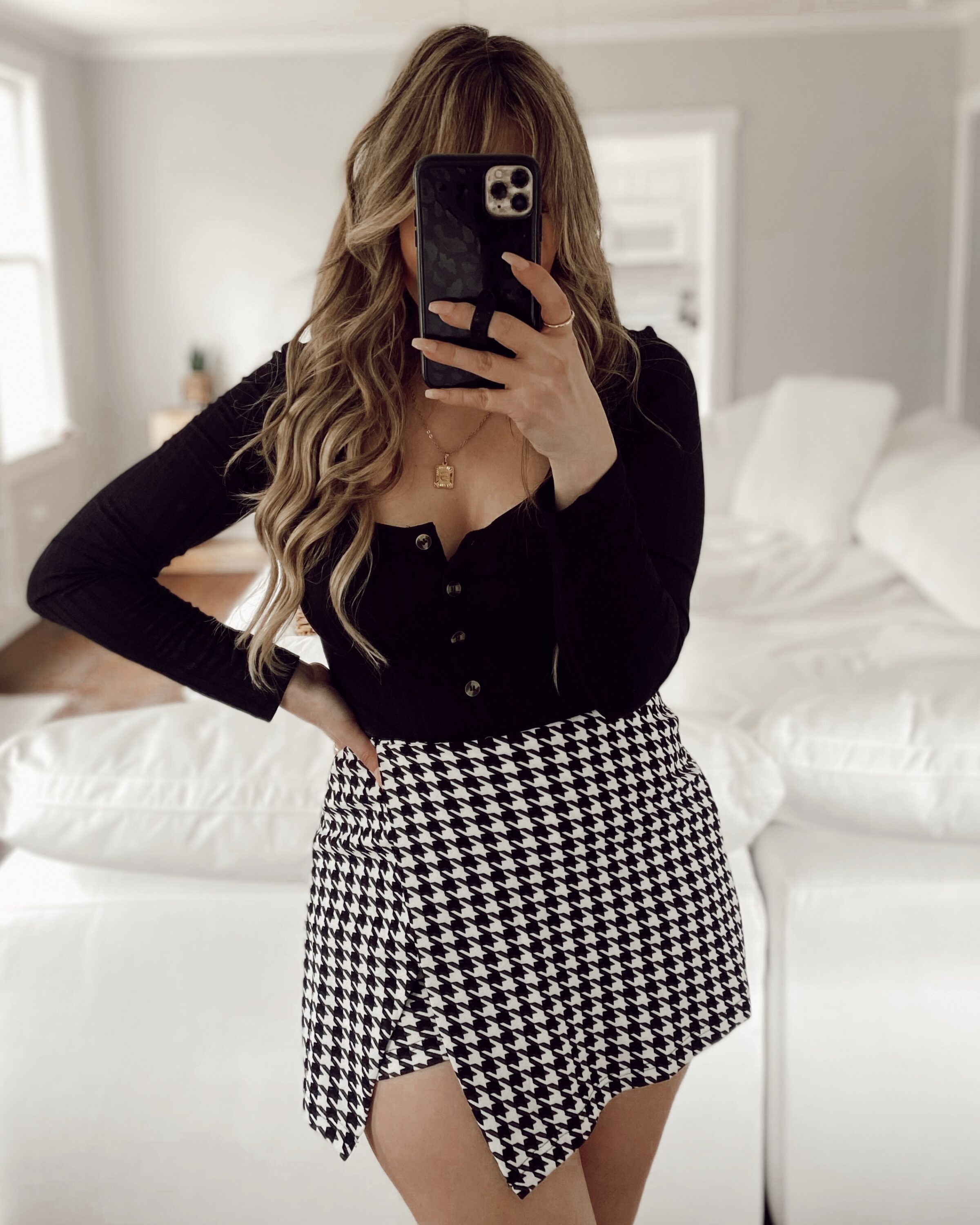 Fashion blogger Stephanie Pernas wearing a houndstooth skort and button front top