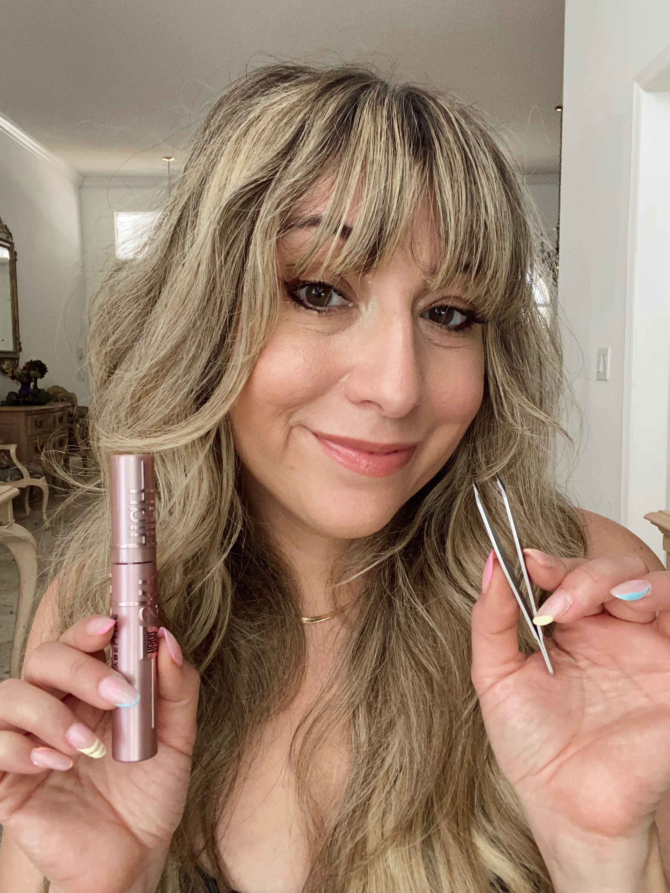 Influencer Stephanie Pernas shares a viral lower lash mascara hack using a pair of tweezers
