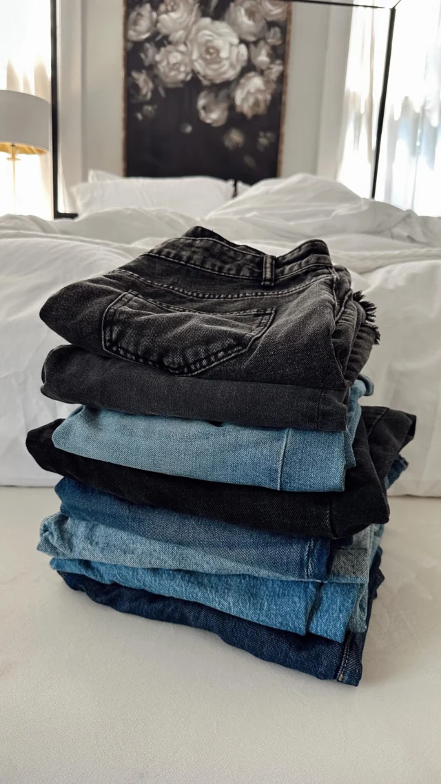 It’s time for the @abercrombie denim sale🤍 Re-sharing this video of my fave denim styles… I’d say the 90s relaxed is my favorite style! In my cart: 

30-50% off jeans + extra 15% off with code DENIMAF 

Comment SHOP below to receive a DM with the link to this post on my LTK ⬇ https://liketk.it/5kKGU #ltksalealert #ltkfindsunder100 #ltkstyletip

You can also find links on my ShopMy/LTK 

#abercrombiejeans #abercrombiefitch #abercrombie #abercrombieandfitch #tryon #tryonhaul #favoritejeans #abercrombiesale